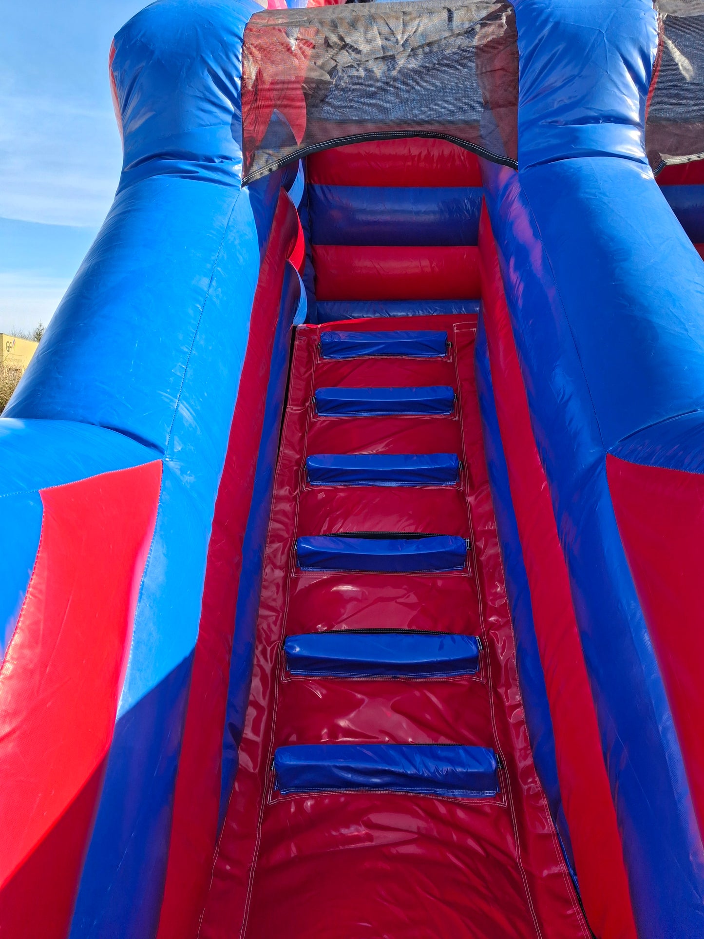 Hoppeborg med rutchebane