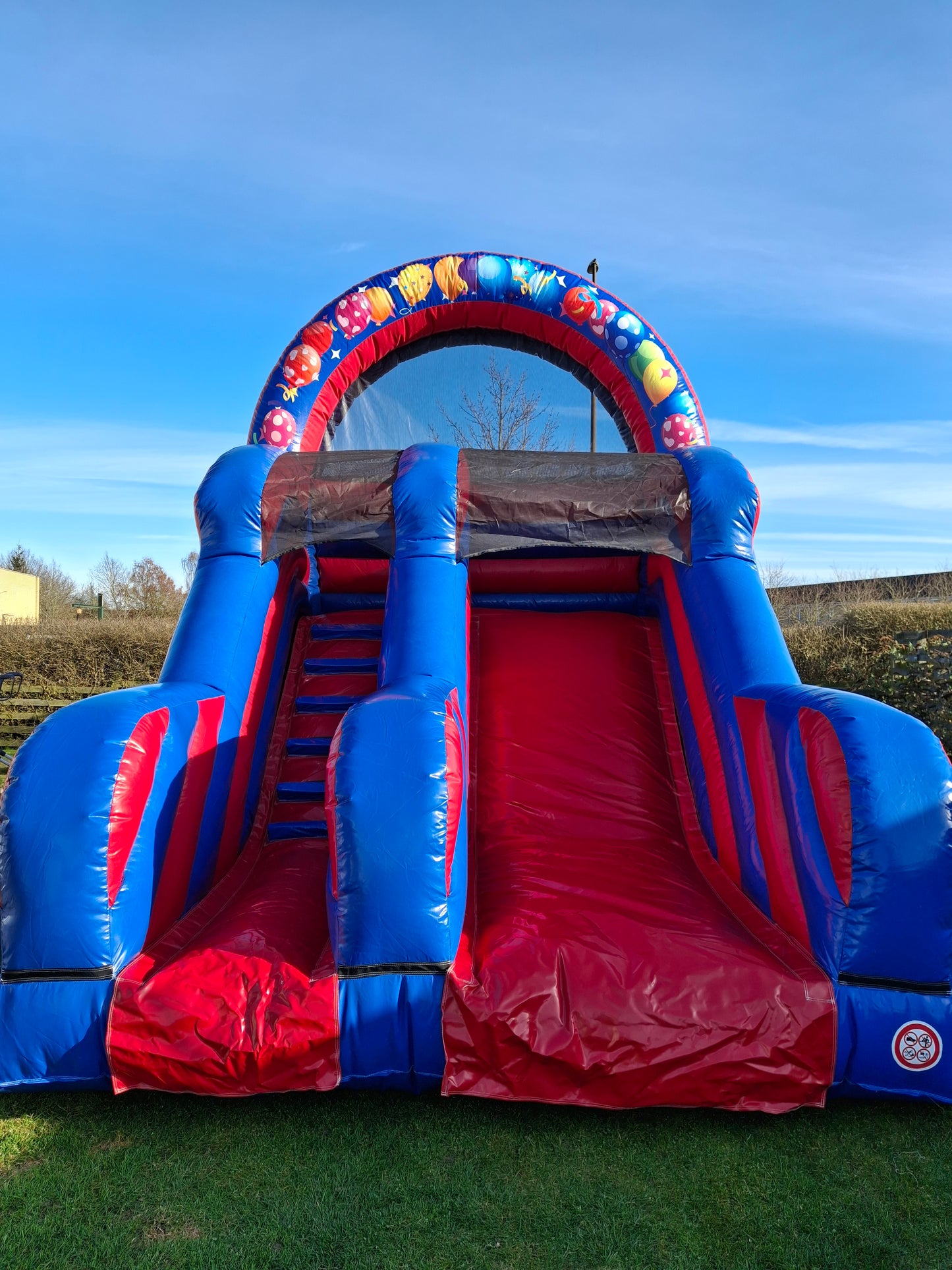 Hoppeborg med rutchebane